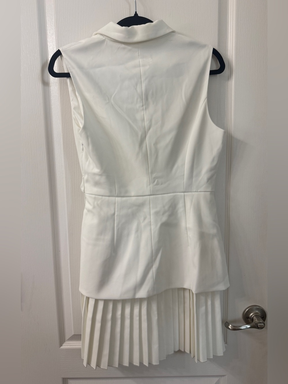 Commense Off-white Belted Pleated Sleeveless Blazer Dress - Picture 3 of 5